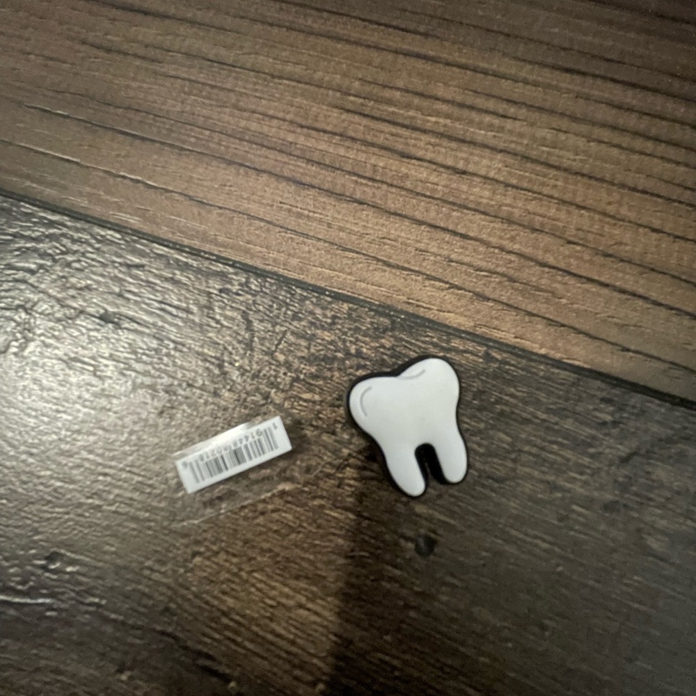 Crocs Charm Tooth
